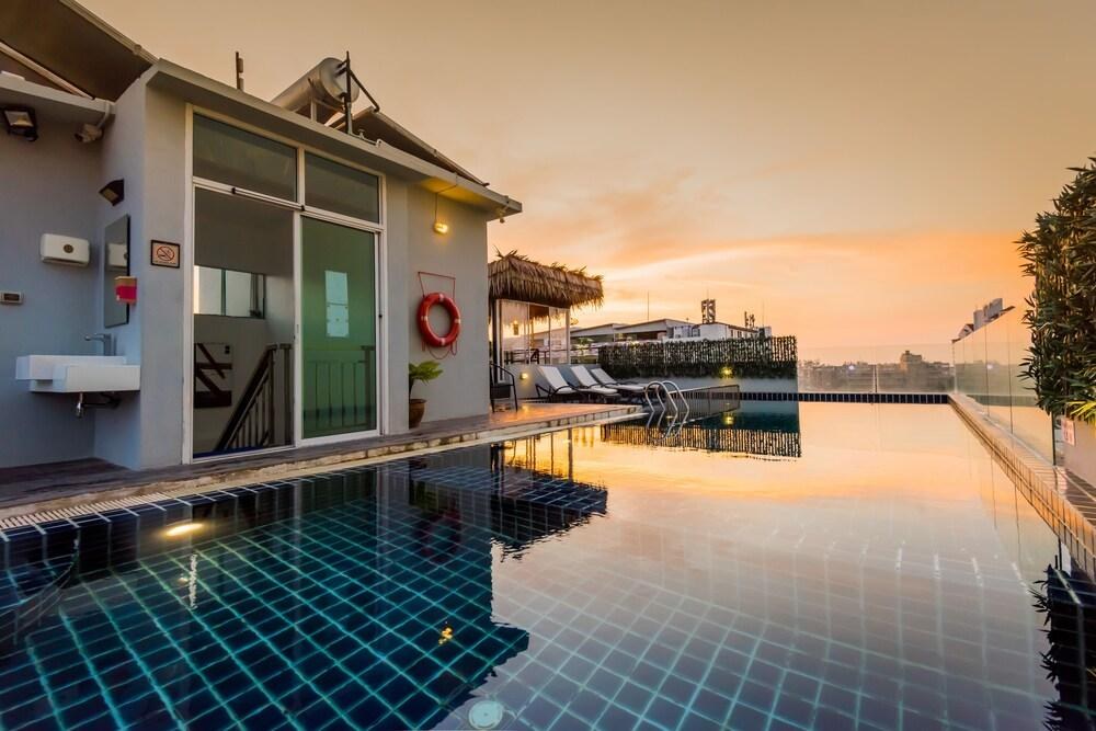 Hallo Patong Hotel & Restaurant photo 2