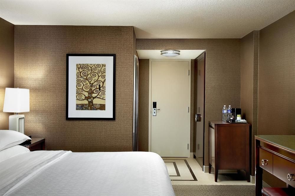 SHERATON CAVALIER CALGARY HOTEL photo 2