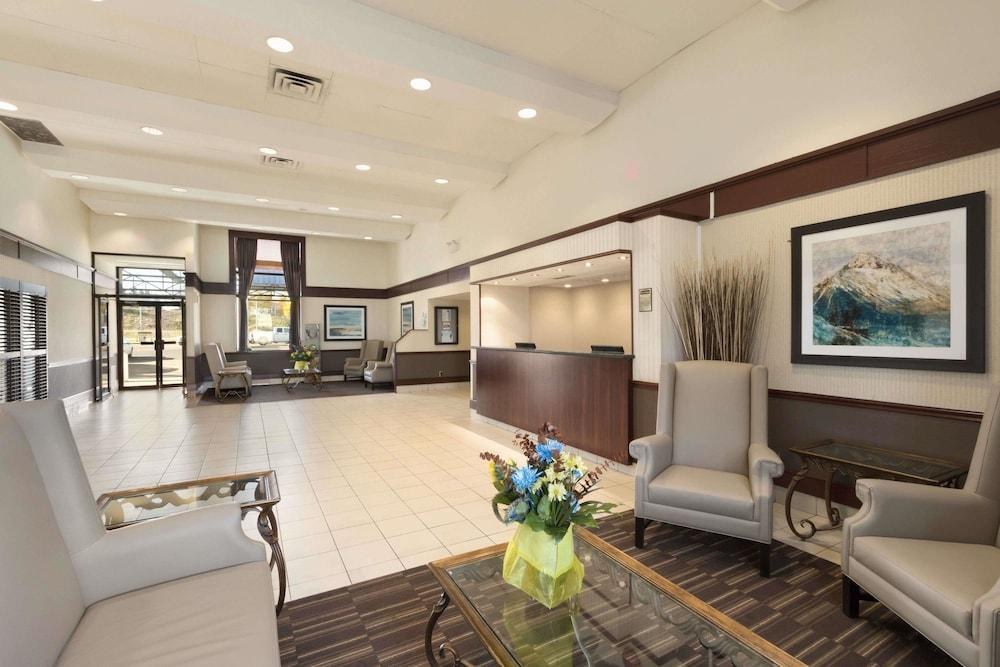 TRAVELODGE BY WYNDHAM EDMONTON SOUTH photo 3