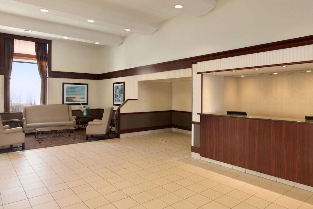 TRAVELODGE BY WYNDHAM EDMONTON SOUTH photo 4