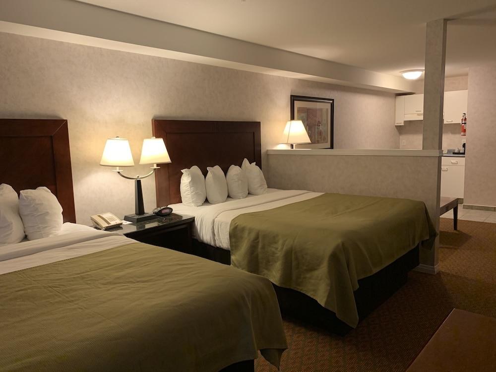 PACIFIC INN & SUITES photo 4