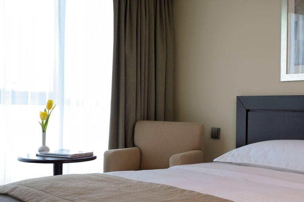 MOVENPICK BUR DUBAI HOTEL photo 2