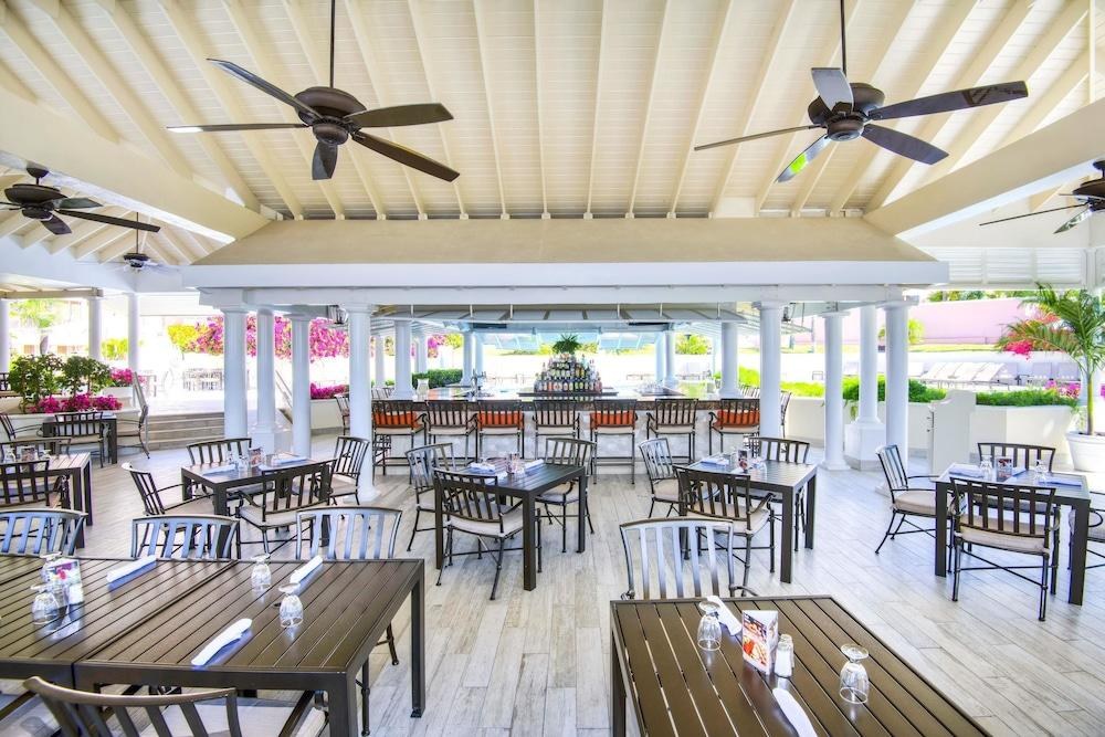Comfort Suites Paradise Island photo 2