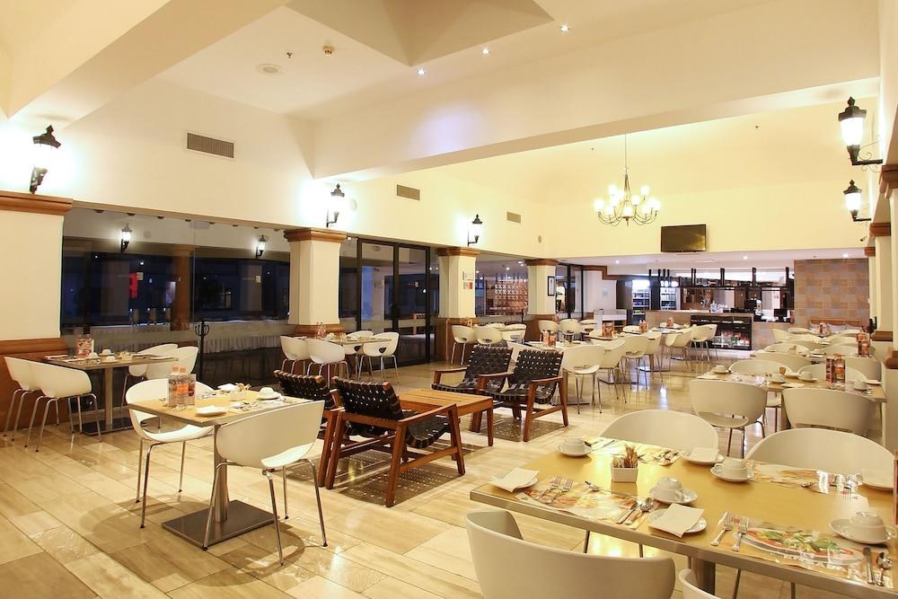 FIESTA INN QUERETARO photo 2