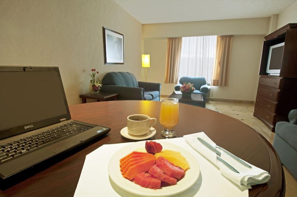 FIESTA INN TOLUCA TOLLOCAN photo 3