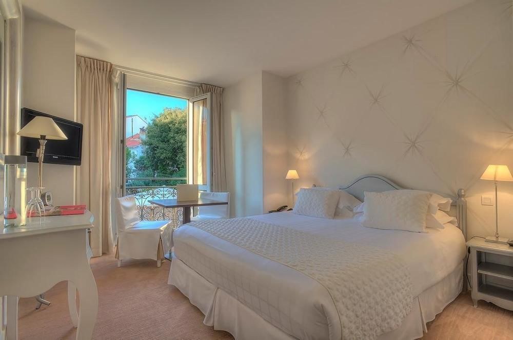 HOTEL RENOIR photo 1