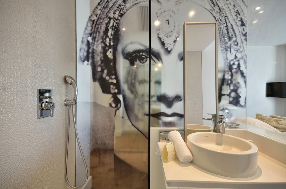 HOTEL RENOIR photo 3