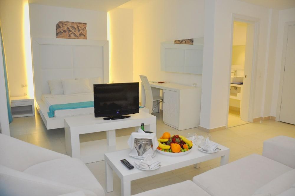 COSTA LUVI HOTEL photo 2