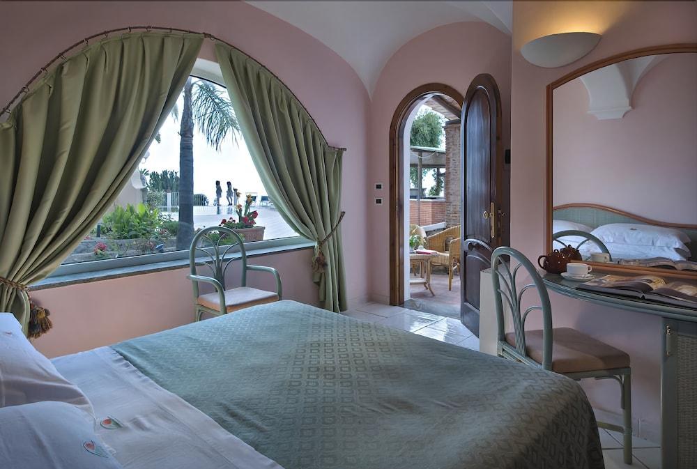 CARLO MAGNO HOTEL photo 2