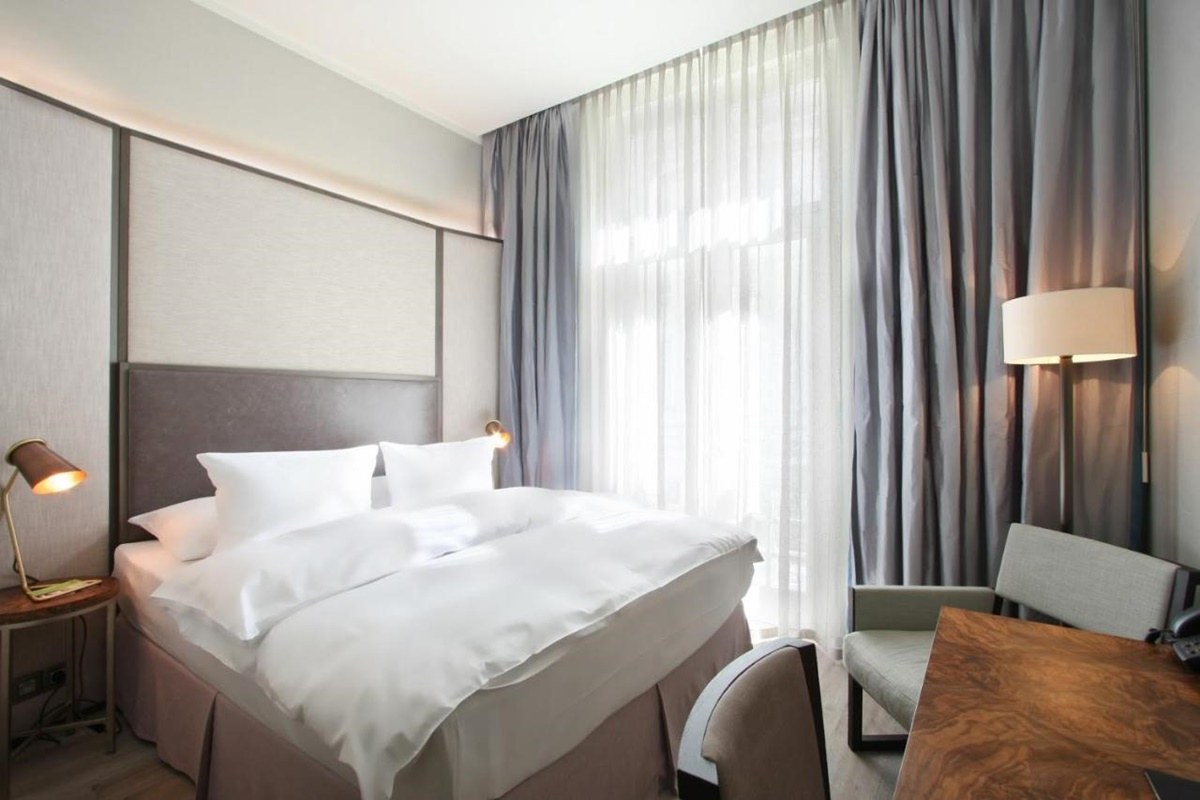 The Emblem Hotel photo 3