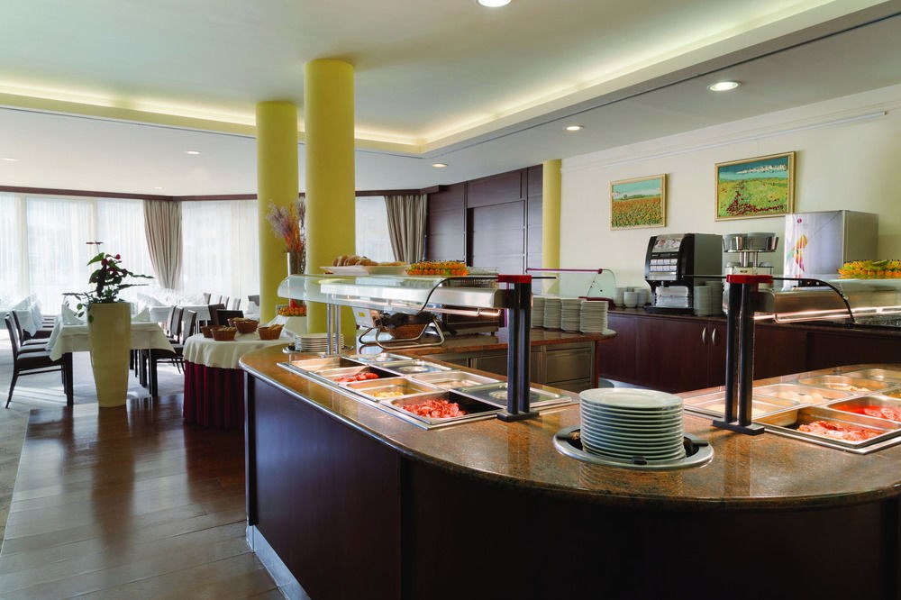 RAMADA HOTEL AND SUITES KRANJSKA GORA photo 1