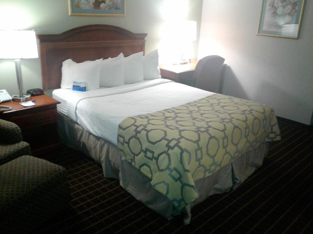 Baymont by Wyndham Clarksville Northeast photo 3