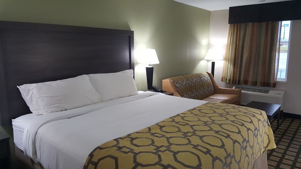 BAYMONT BY WYNDHAM CLARKSVILLE photo 1