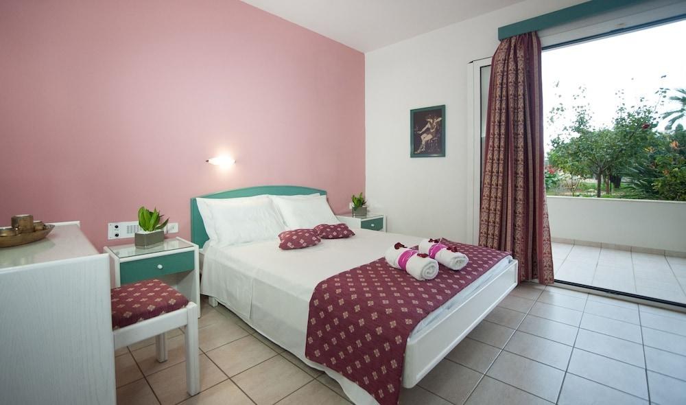 THEONI APTS photo 4