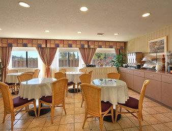 Days Inn by Wyndham San Marcos photo 2
