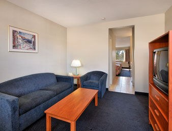 Days Inn by Wyndham San Marcos photo 3