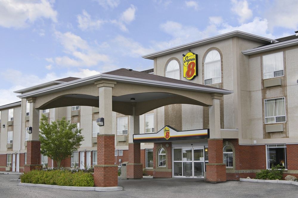 Super 8 by Wyndham High River AB