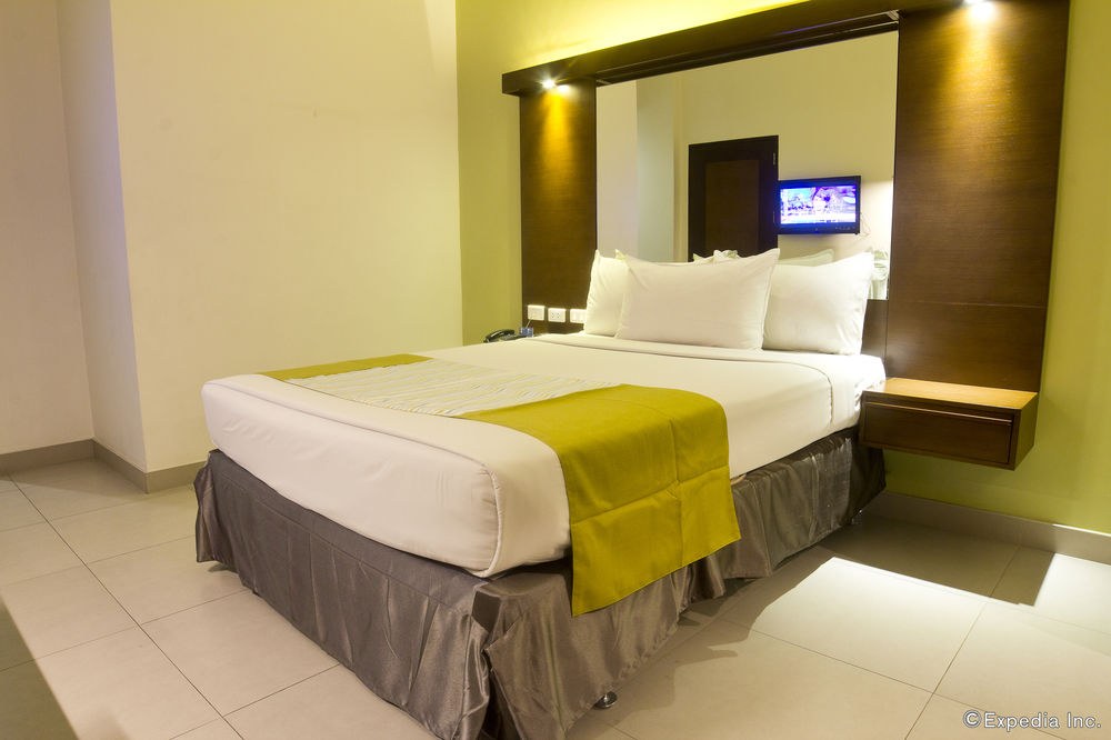 MICROTEL BY WYNDHAM ACROPOLIS photo 1