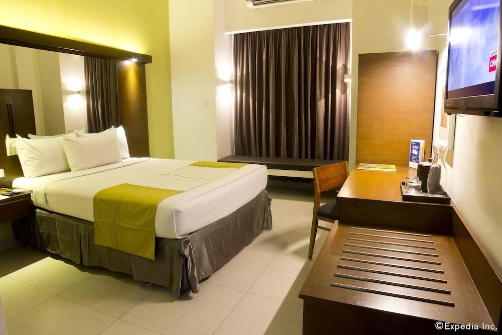 MICROTEL BY WYNDHAM ACROPOLIS photo 2
