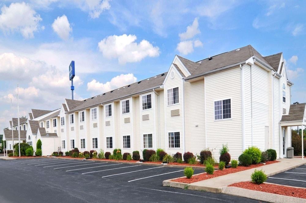 MICROTEL INN & SUITES BY WYNDHAM CLARKSVILLE photo 2