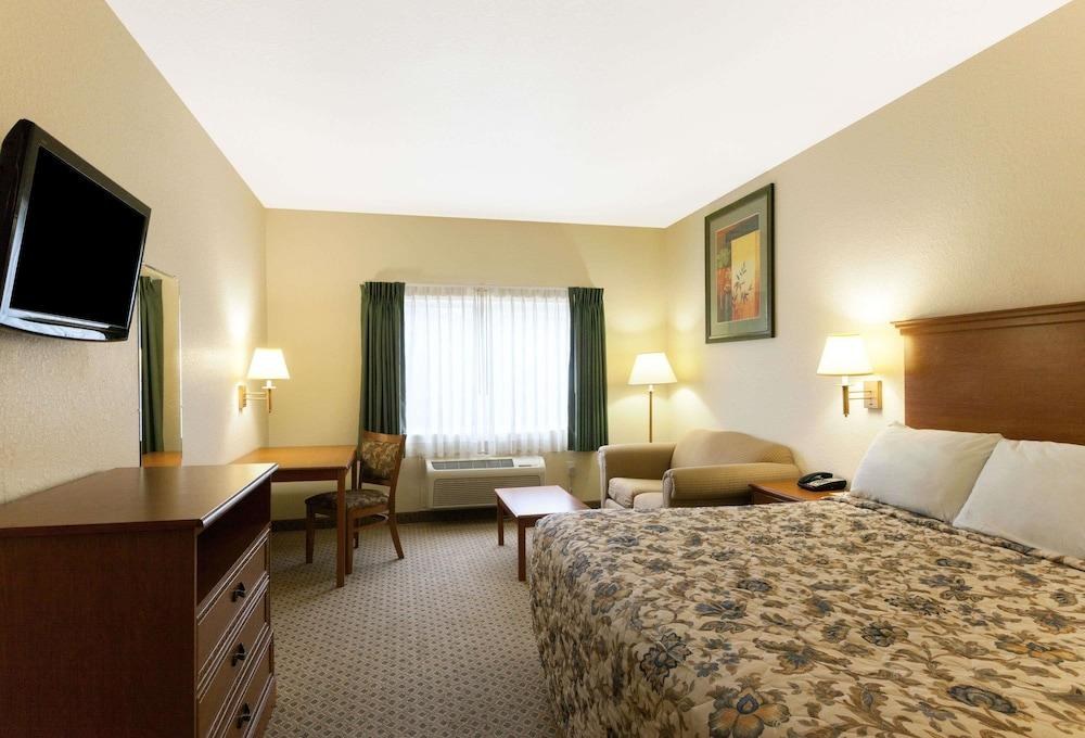 DAYS INN BY WYNDHAM SAN ANTONIO AT PALO ALTO photo 2