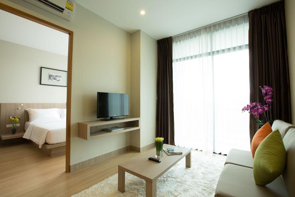 SUGAR PALM RESIDENCE photo 3