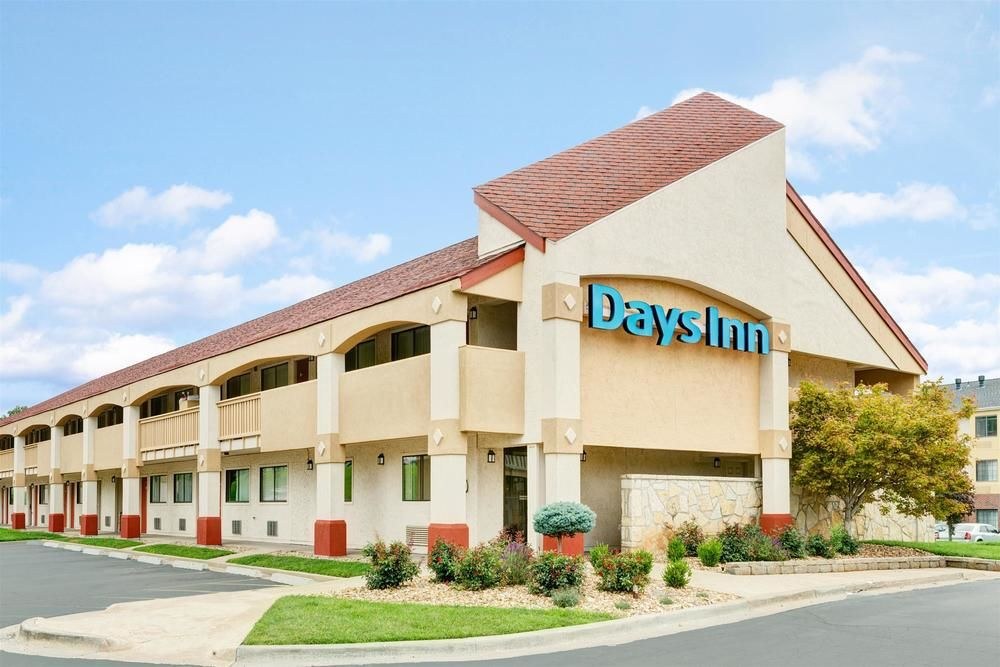 DAYS INN BY WYNDHAM OVERLAND PARK