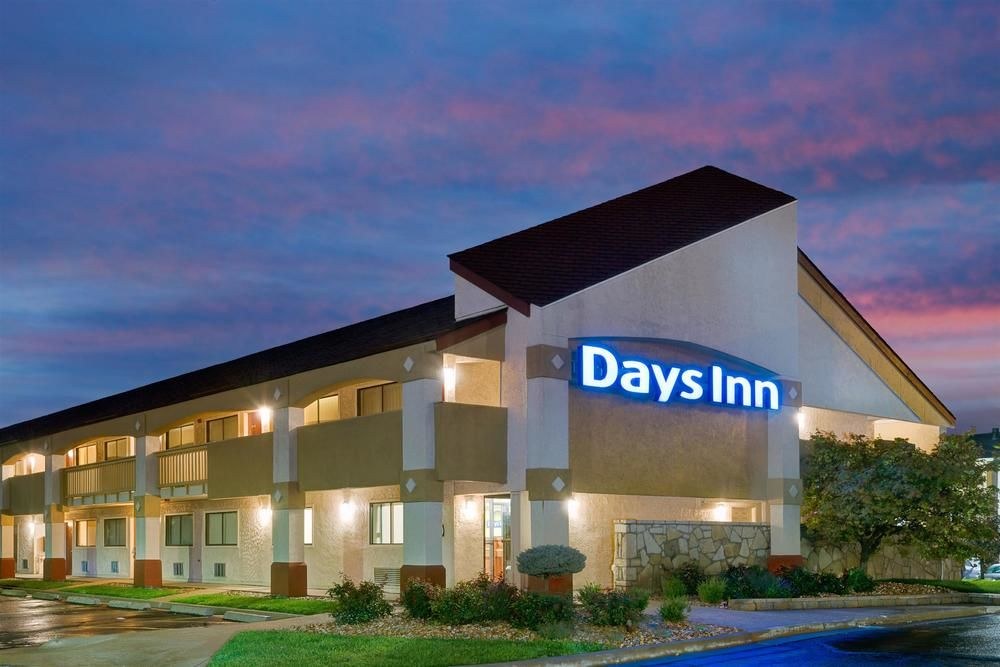 DAYS INN BY WYNDHAM OVERLAND PARK photo 1