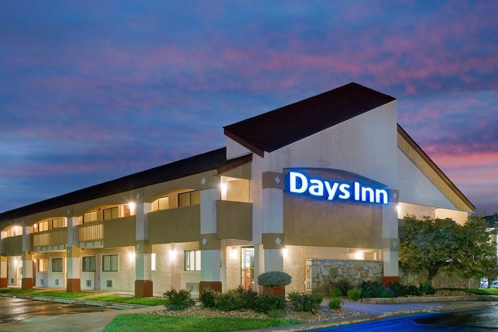 DAYS INN BY WYNDHAM OVERLAND PARK photo 2