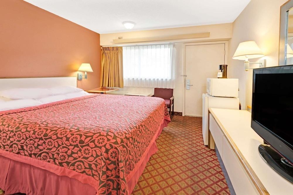 DAYS INN BY WYNDHAM OVERLAND PARK photo 4