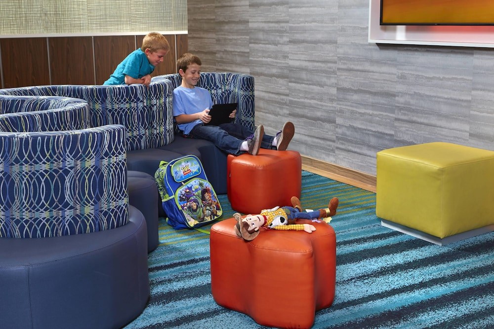 SPRINGHILL SUITES AT ANAHEIM RESORT photo 2
