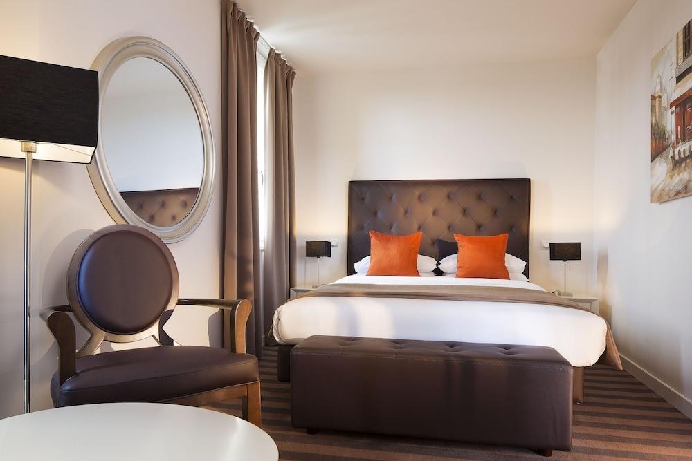 EXECUTIVE HOTEL