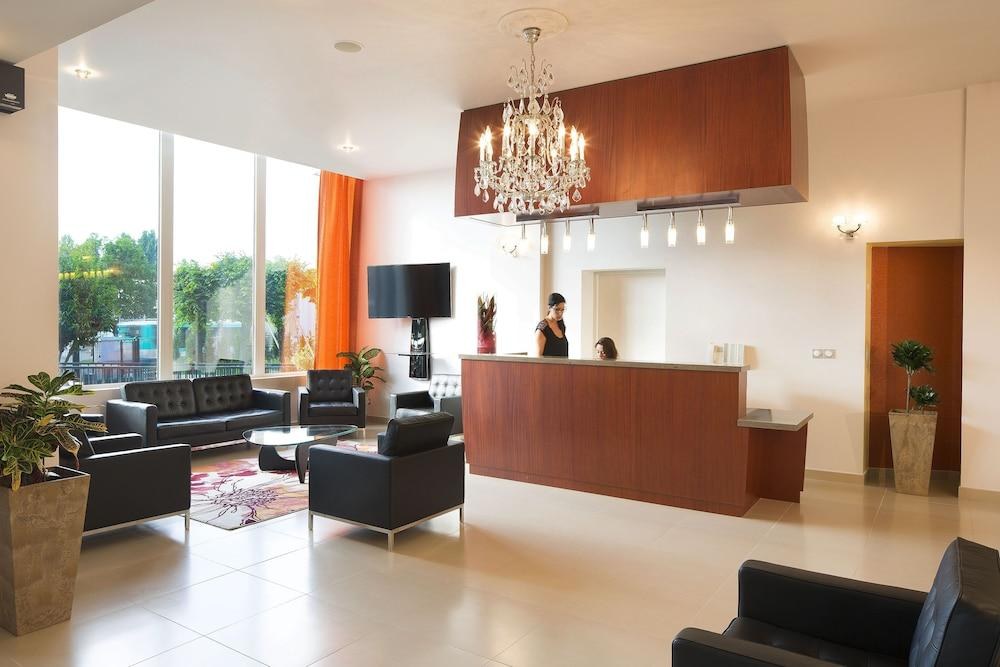EXECUTIVE HOTEL photo 3