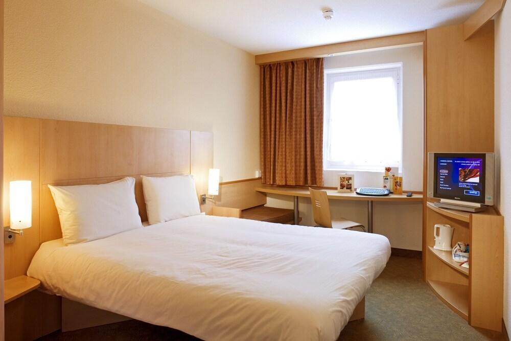 IBIS LONDON THURROCK M25 photo 4