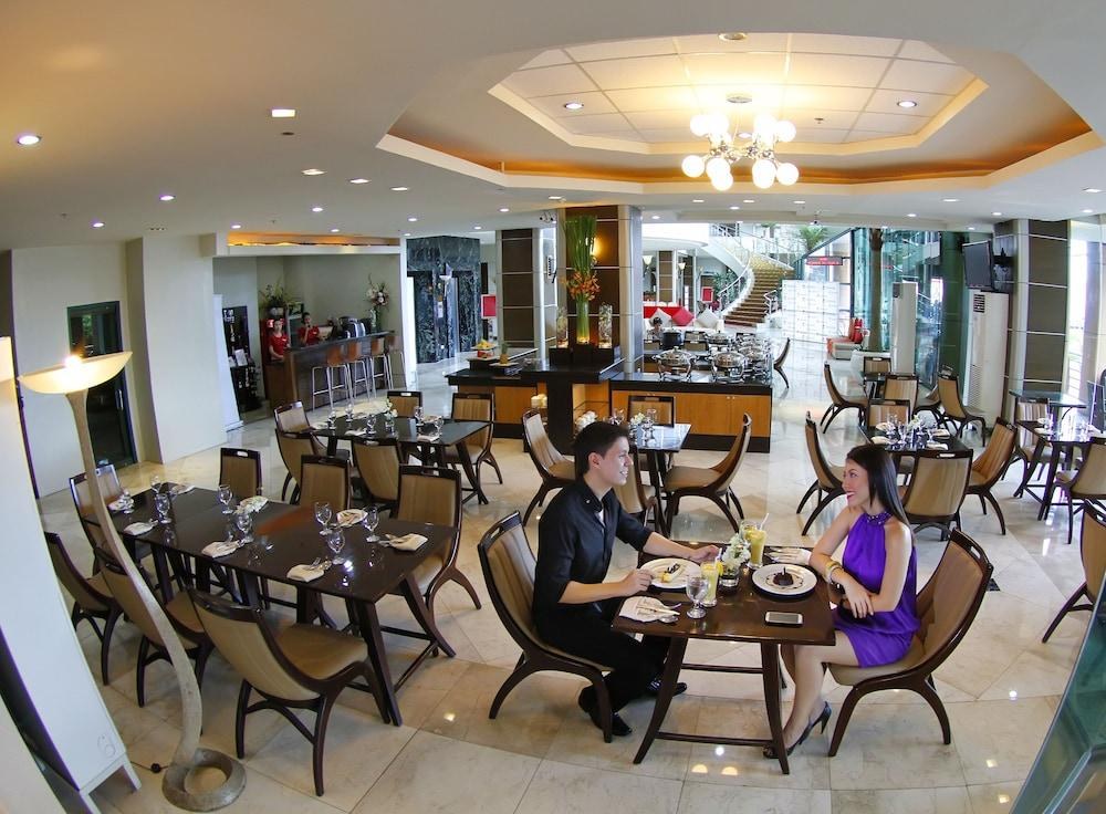 Sarrosa International Hotel and Residential Suites photo 4
