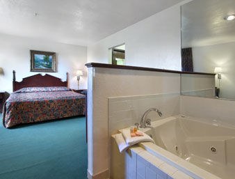 HOWARD JOHNSON INN NICHOLASVILLE/LEXINGTON photo 3