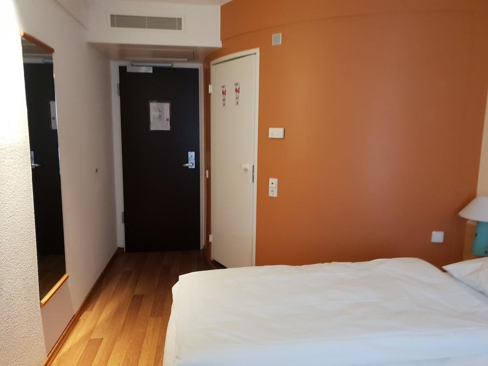 B&B HOTEL Hamburg-Airport photo 1