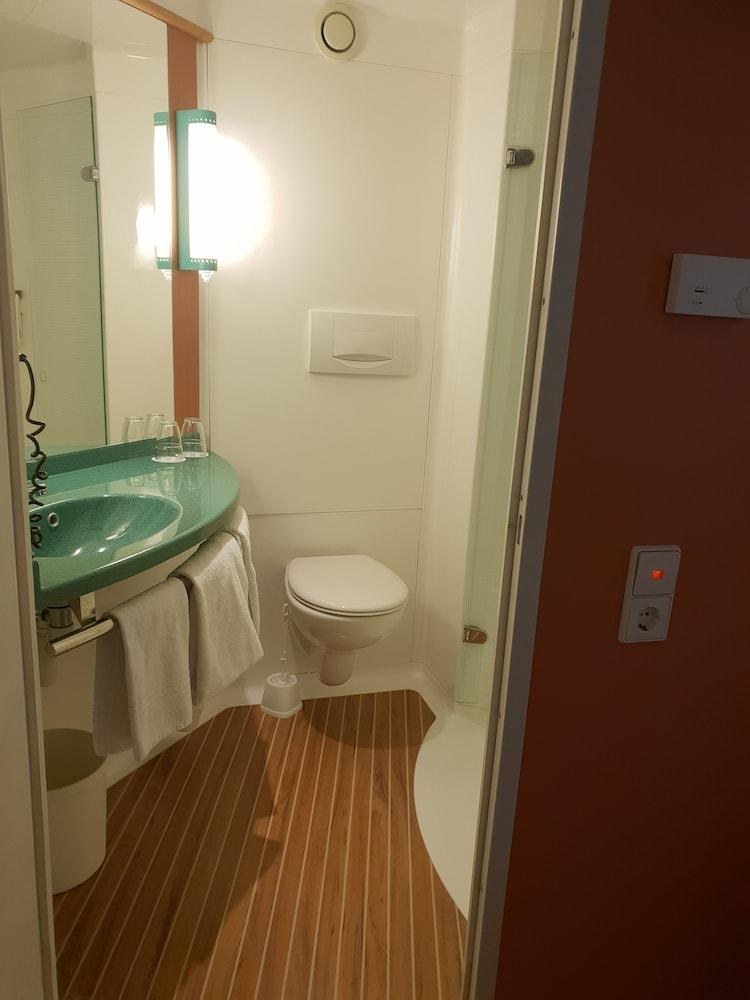 B&B HOTEL Hamburg-Airport photo 3