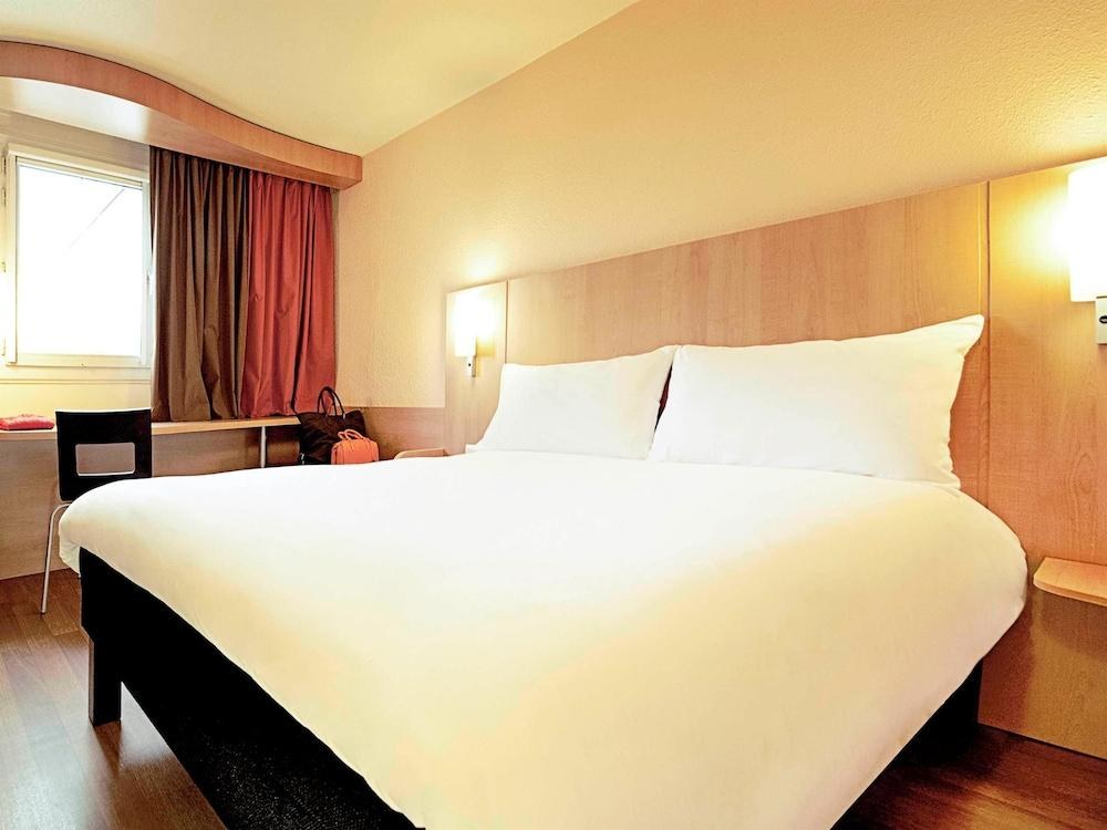 IBIS PARIS CANAL SAINT MARTIN photo 2
