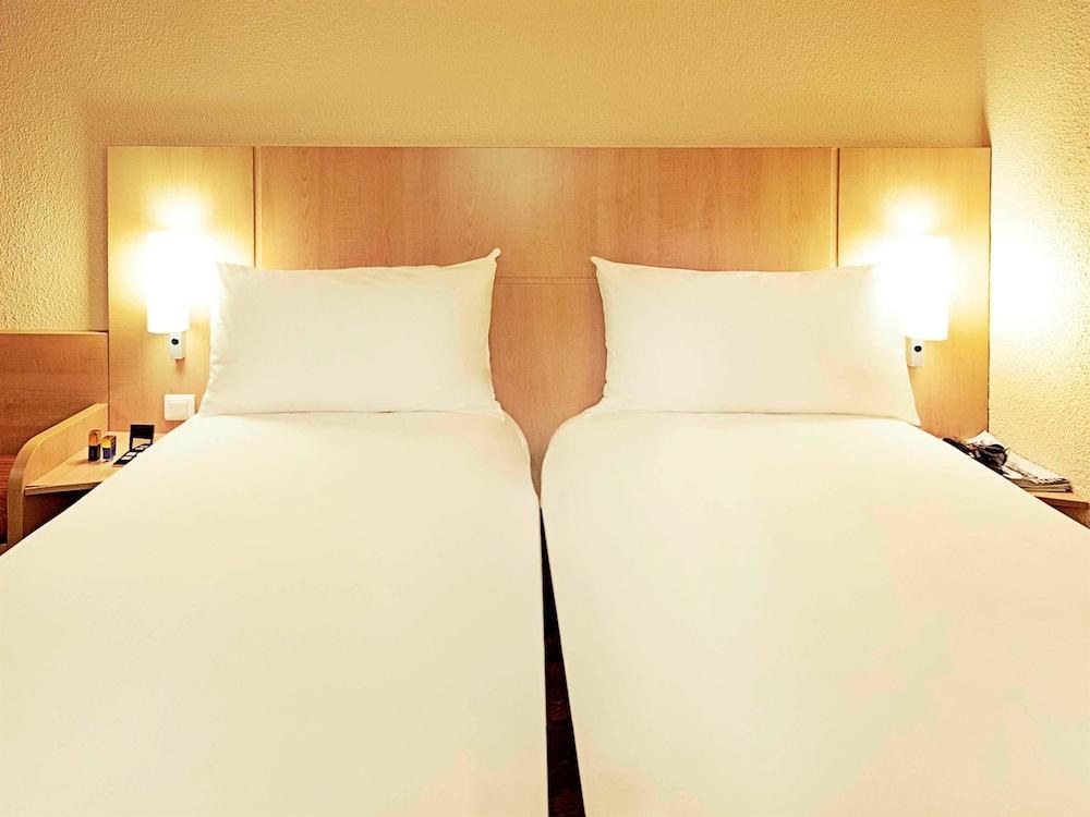 IBIS PARIS CANAL SAINT MARTIN photo 4