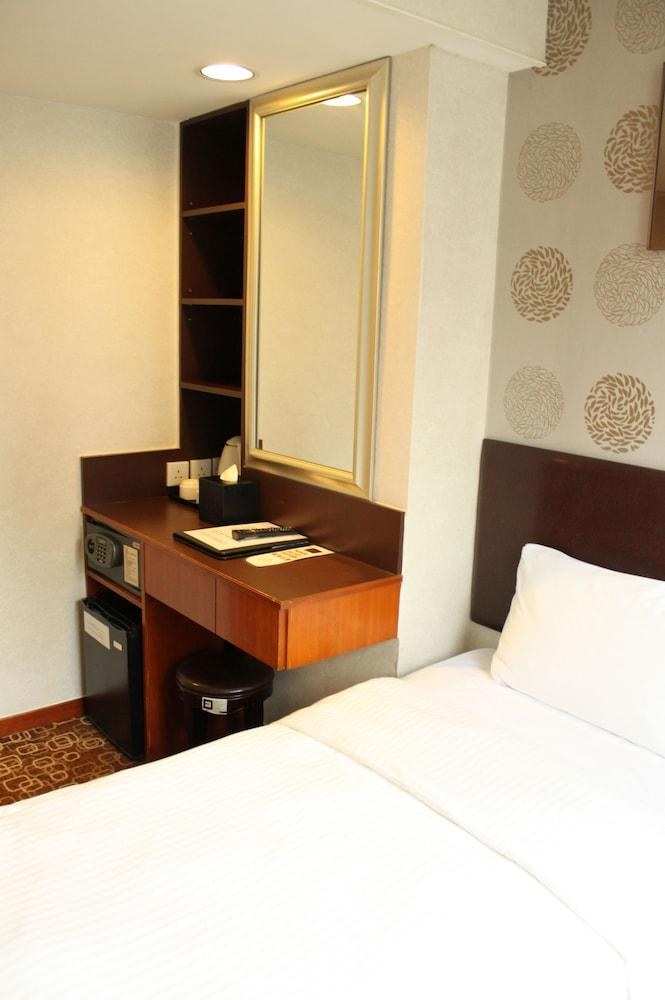 LANDER HOTEL PRINCE EDWARD photo 3