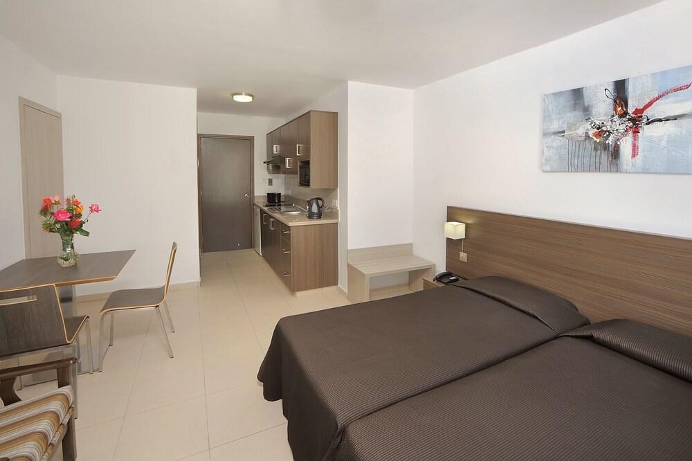 PETROSANA HOTEL APARTMENTS photo 3