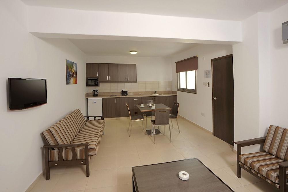 PETROSANA HOTEL APARTMENTS photo 4