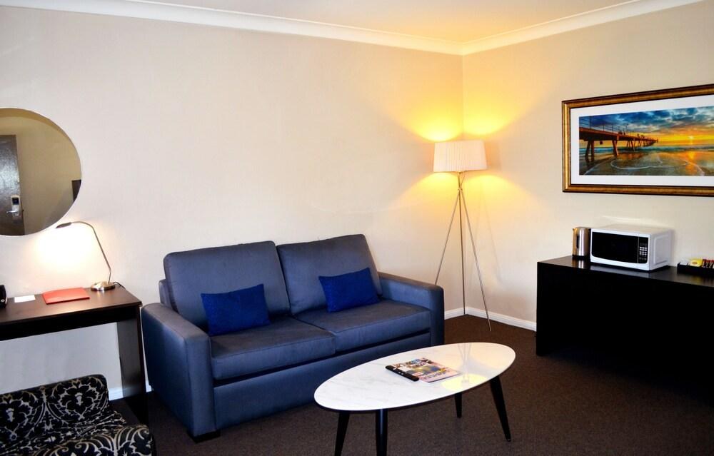 Ramada Hotel & Suites by Wyndham Sydney Cabramatta photo 2