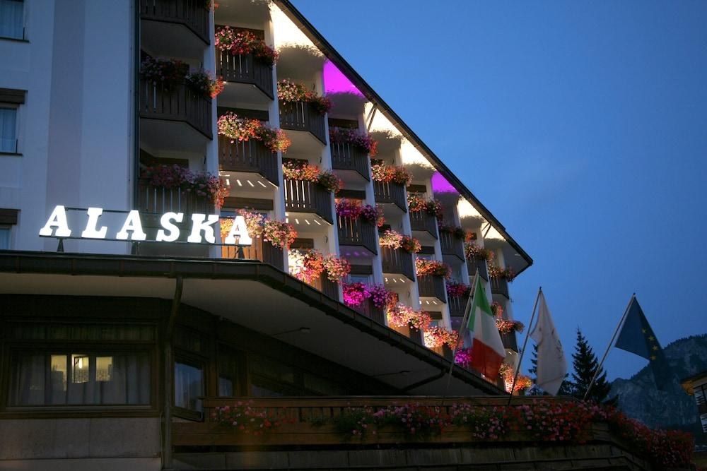 Alaska Cortina photo 2