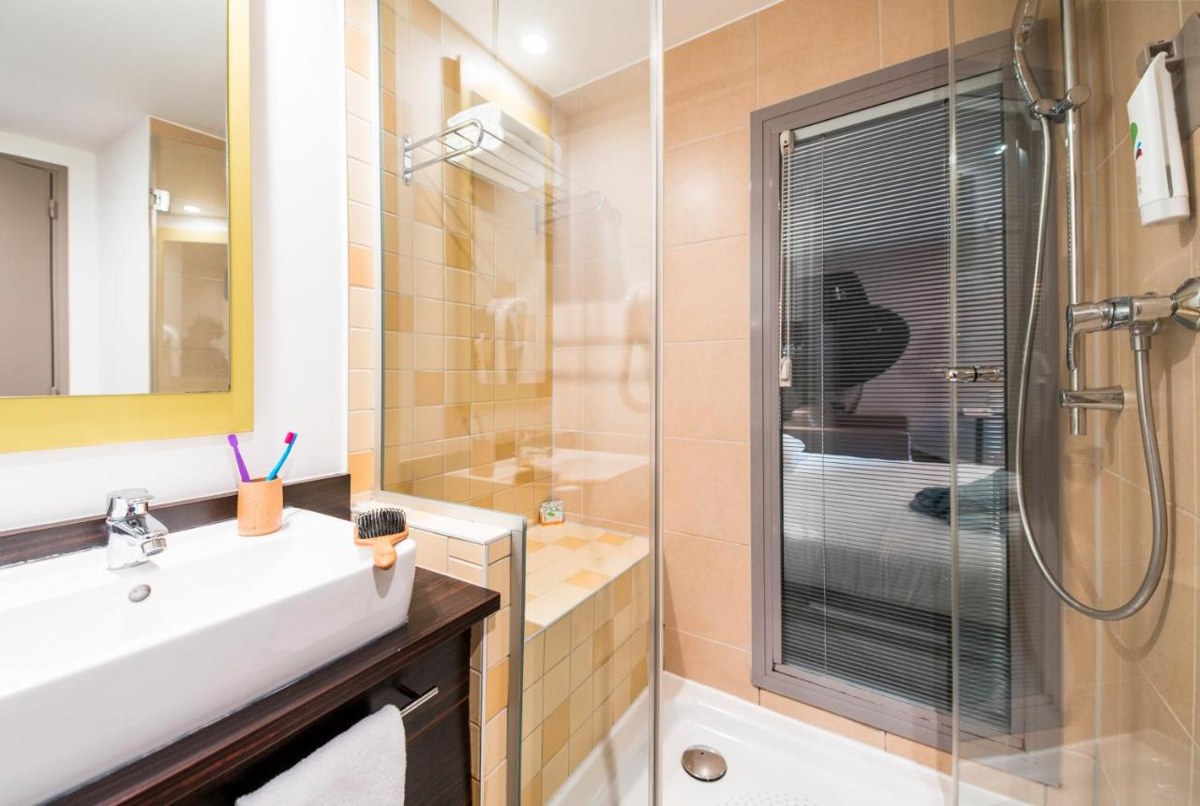 IBIS STYLES NICE PORT photo 2