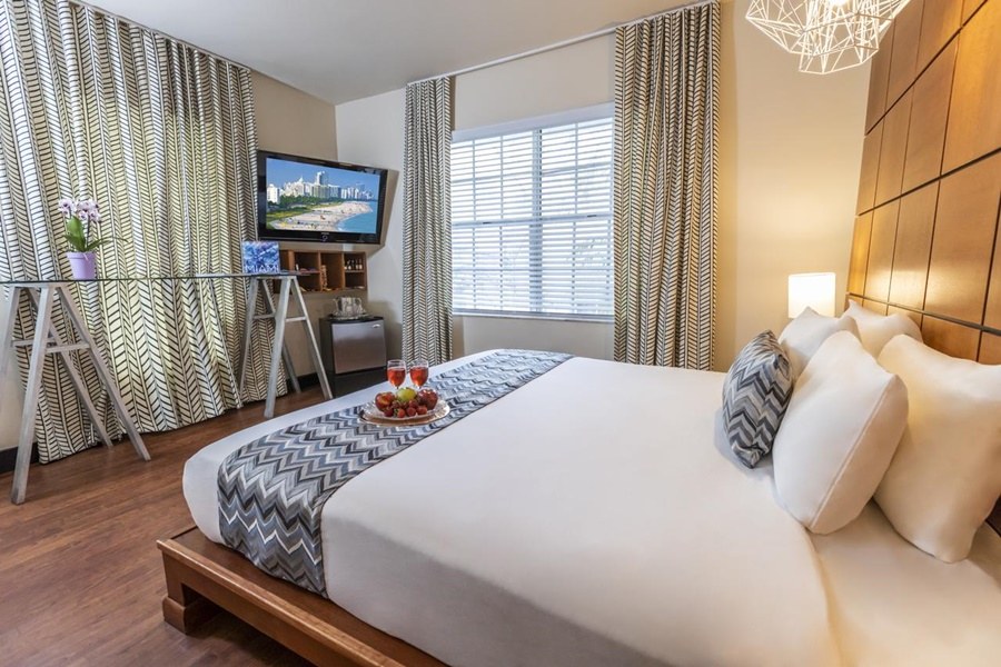 CHESTERFIELD HOTEL & SUITES photo 2