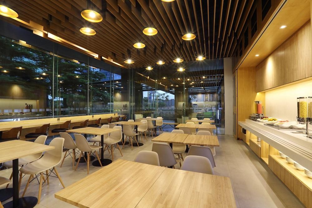 HOLIDAY INN EXPRESS JAKARTA THAMRIN HOTEL photo 3