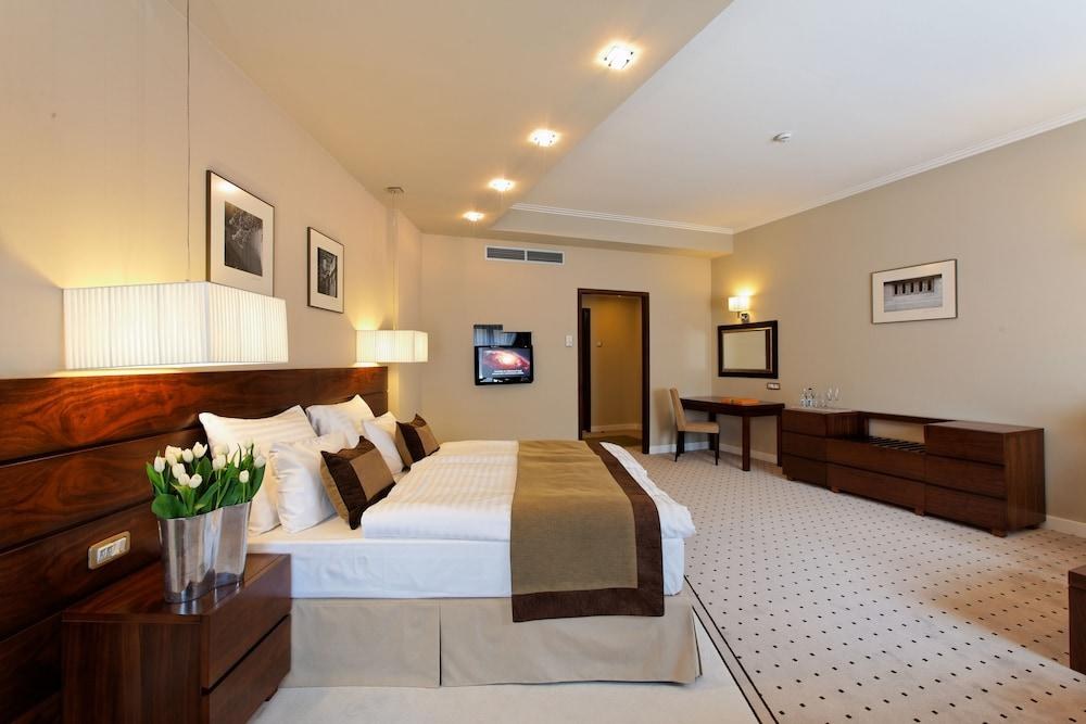 CAPITAL PLAZA HOTEL photo 3
