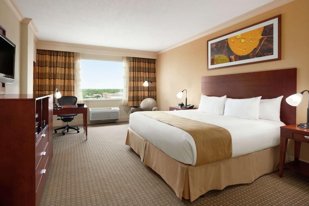 DoubleTree by Hilton Dallas - Love Field photo 2